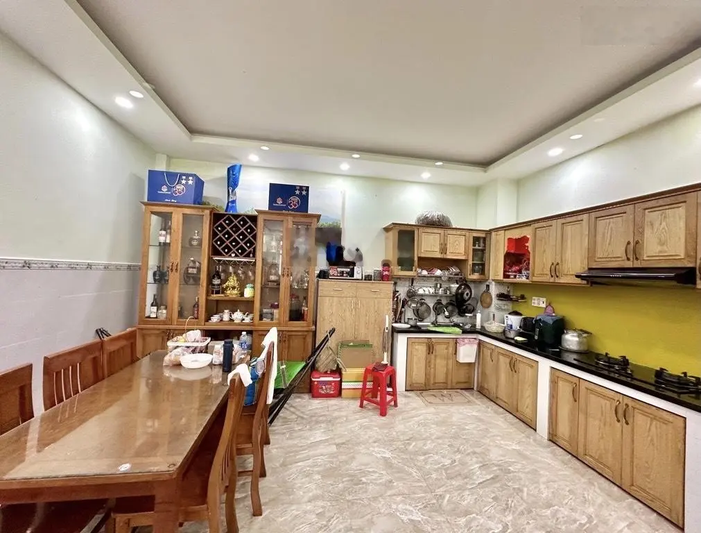 Chủ gửi bán gấp căn nhà 2 tầng DT 72m2 ngay Vạn Phúc City, giá nhỉnh 5 tỷ, SHR, vuông vức