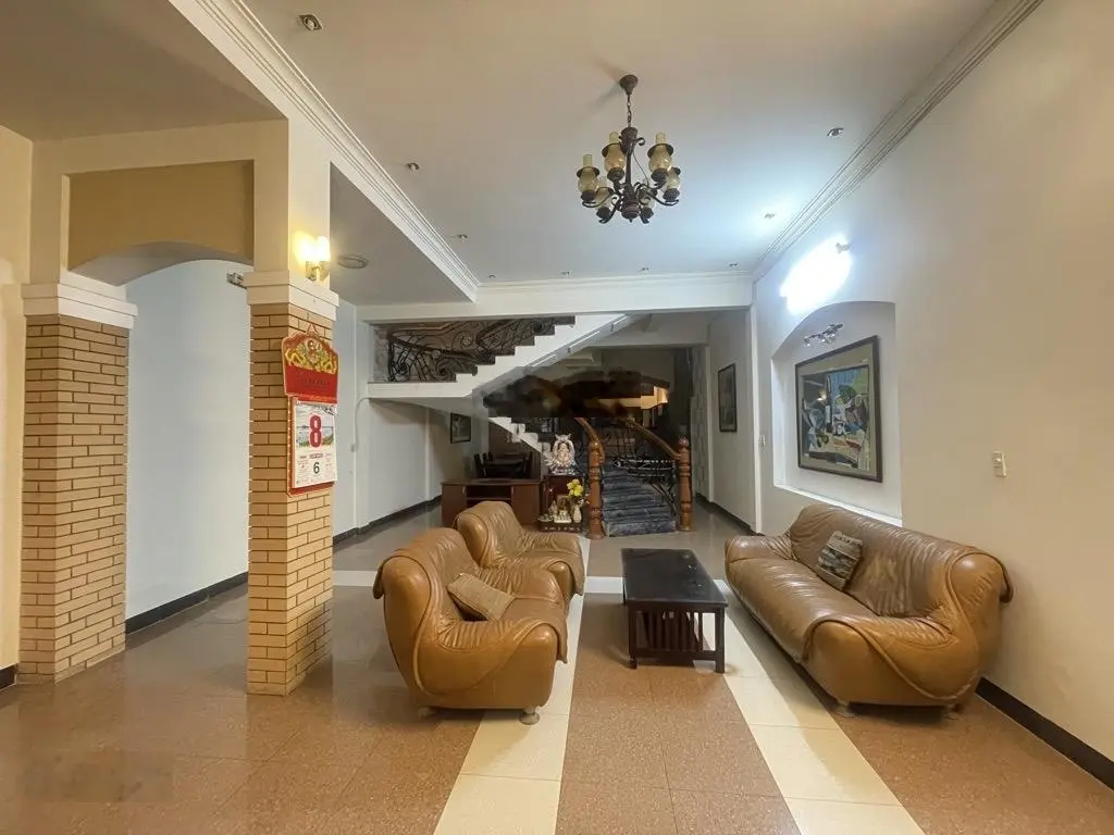 Bán nhà 3 tầng 176m2 đường Thủ Khoa Huân sát Nguyễn Văn Thoại phố sầm uất gần biển Mỹ Khê giá tốt