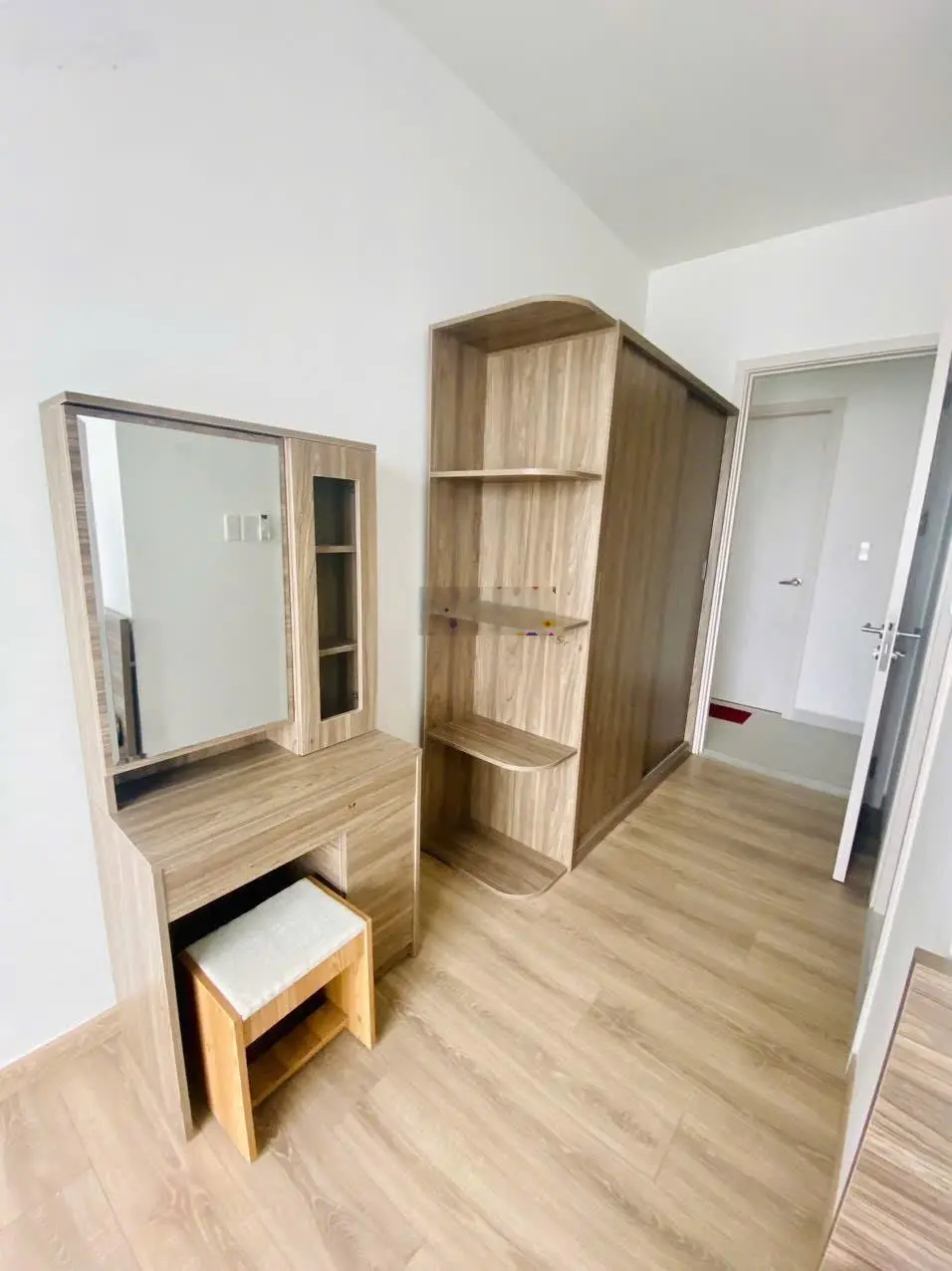 Cần tiền đi nước ngoài bán gấp căn 2PN2WC Full NT, sẵn hợp đồng thuê, giá tốt cho khách thiện chí