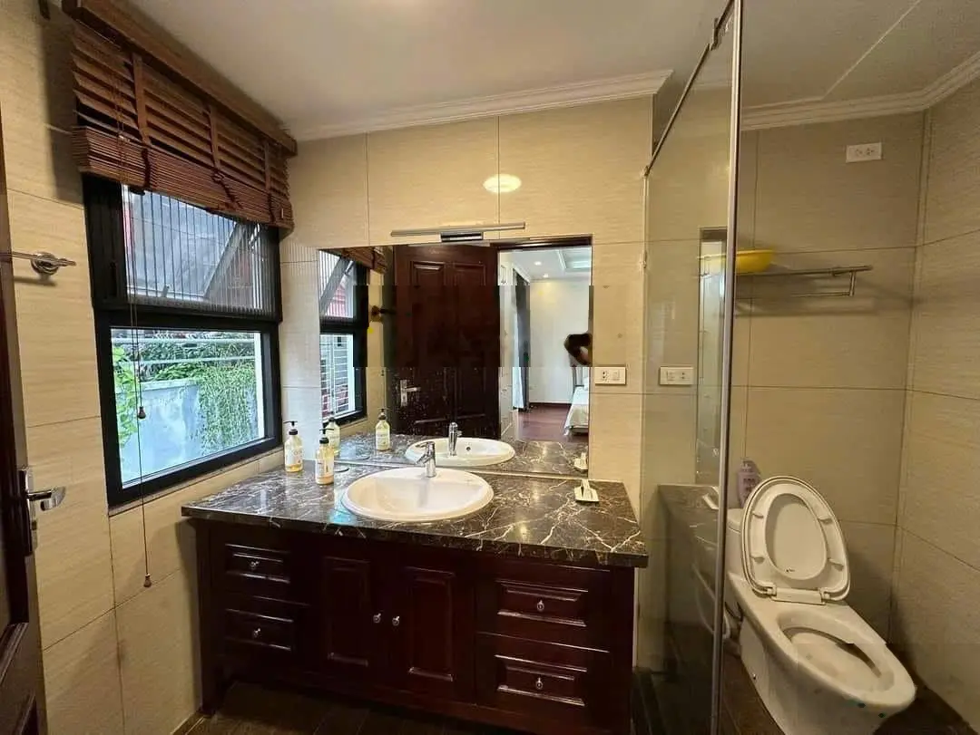 Cần bán nhà mặt ngõ ôtô, phân lô, kinh doanh , Phố Đội Cấn Q.Ba Đình DT 65M X 5T, MT 6M Gía 13,5 tỷ