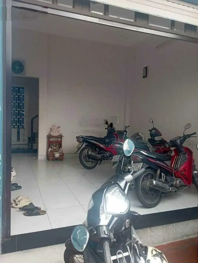 Bán nhà hạ chào 4.9 tỷ, đường 3/2, P11, Q10, 86m2, 4 tầng, nở hậu