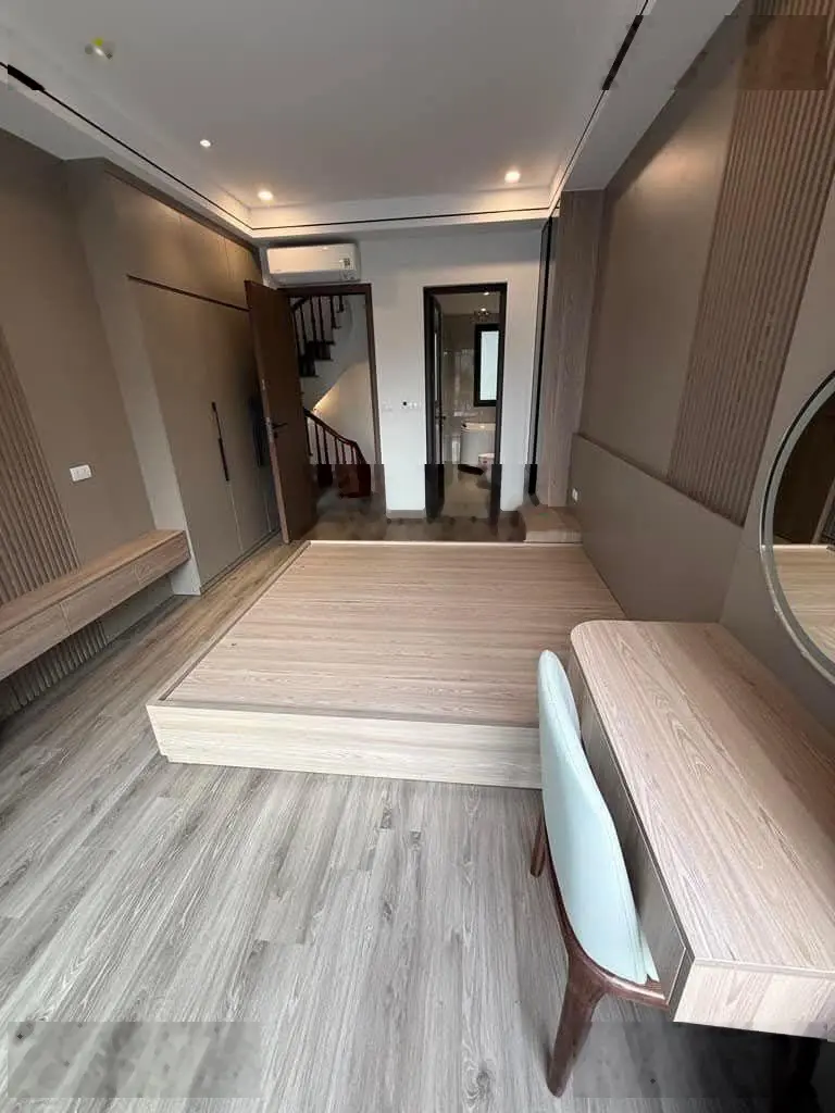 GIẢM SỐC 300 TRIỆU Nhà mới phố Tư Đình, Long Biên 33m2 Ô tô đỗ cổng giá chỉ còn 5.48 tỷ