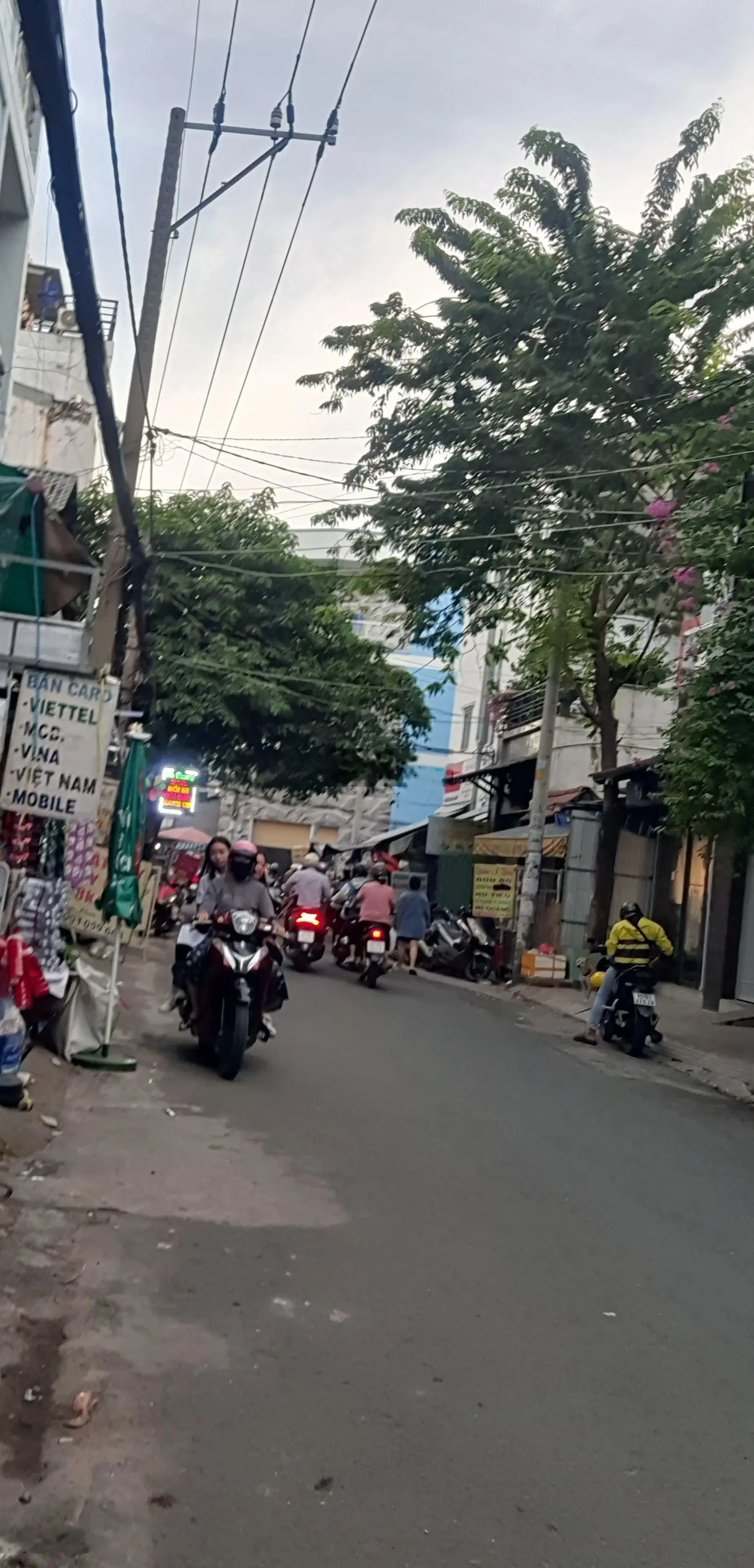 Nhà mặt tiền nguyên căn, kế ĐH Công Nghiệp, khu sầm uất, kinh doanh thuận lợi, dòng tiền hơn 60 tr