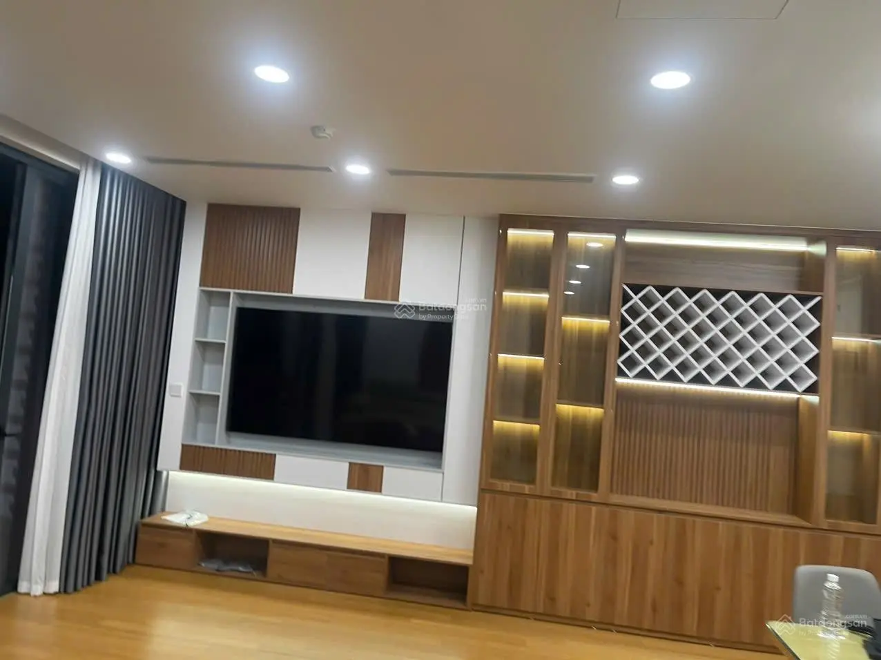 Bán gấp căn hộ chung cư the zei mỹ đình, giá chỉ 9.6 tỷ, 104m2, 3pn, full đồ, full phí.