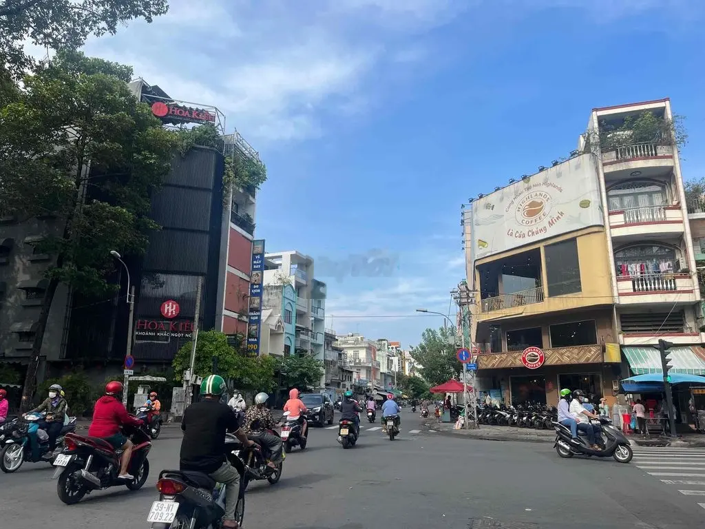 Mặt tiền đường Trần Quý (DT: 4 * 24m, đúc 3 lầu). Giá: 24 Tỷ