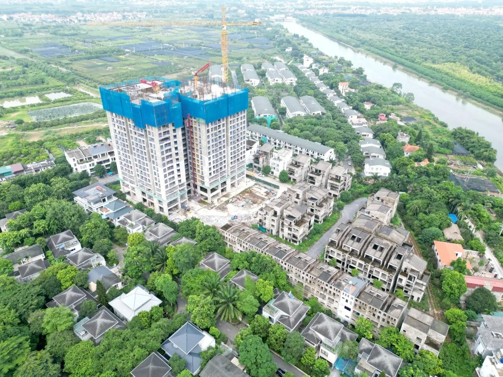 Bán căn 2PN 74m2 3,6 tỷ tầng đẹp view thoáng tại dự án The Fibonan Ecopark, chiết khấu 6% GTCH