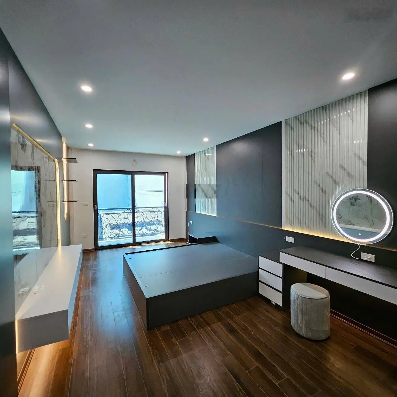 Bán nhà 46m2 6 tầng thang máy full nội thất ngõ 95 Vũ Xuân Thiều. Ngõ thông, nông cách mặt phố 20m