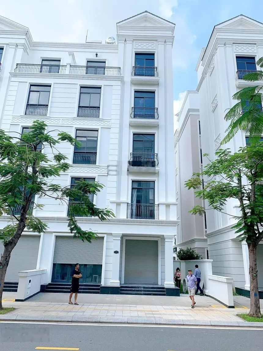 Bán căn nhà phố sân vườn khu biệt thự Vinhomes Grand Park Quận 9 giá hợp lý đầu tư. LH 0916111163