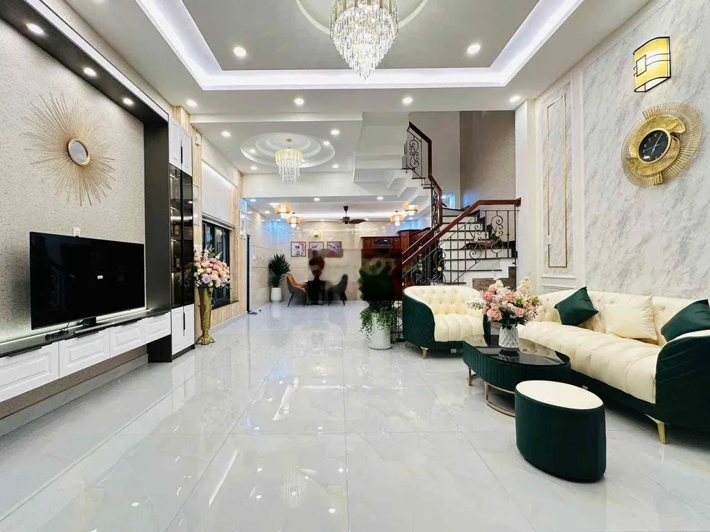 Sang gấp nhà 3,9 tỷ hẻm xe hơi đường số 18, Hiệp Bình Chánh, Thủ Đức.