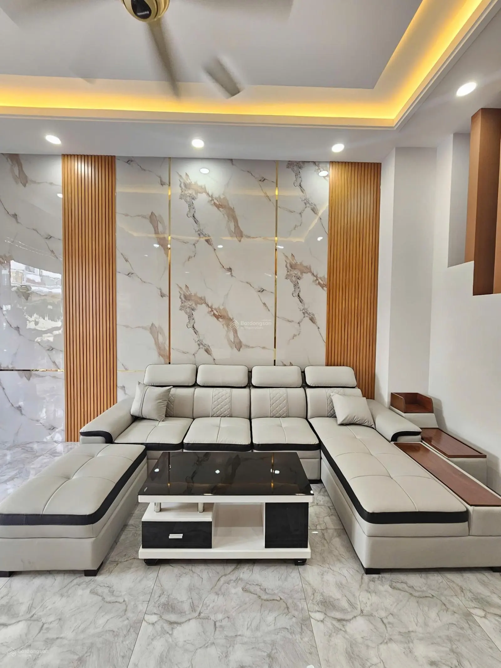 Nhà Phố Rẻ: 3Tỷ950_ Nhà 1 Trệt 2 Lầu Đầy Đủ Nội Thất KDC Gần Ngã Tư Miếu Ông Cù, TP.Thuận An