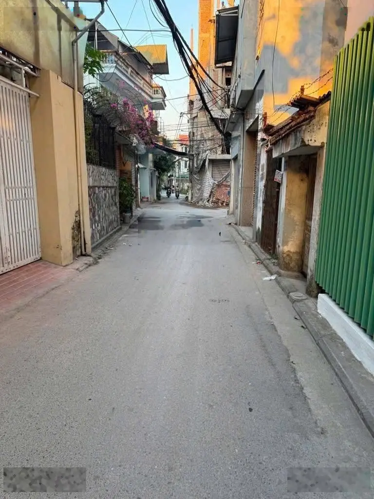 Bán Nhà Dịch Vọng Hậu Cầu Giấy 37m-Mt4m - Ngõ Thông Kinh Doanh ,Trước Nhà 3m5- Căn Góc Ở Ngay