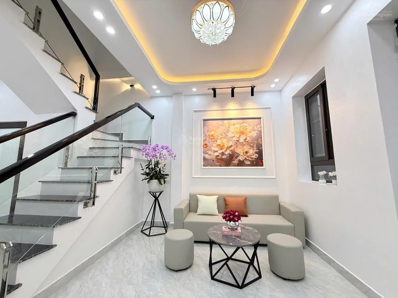 Bán nhà phố Đình Đông siêu đẹp về ở ngay