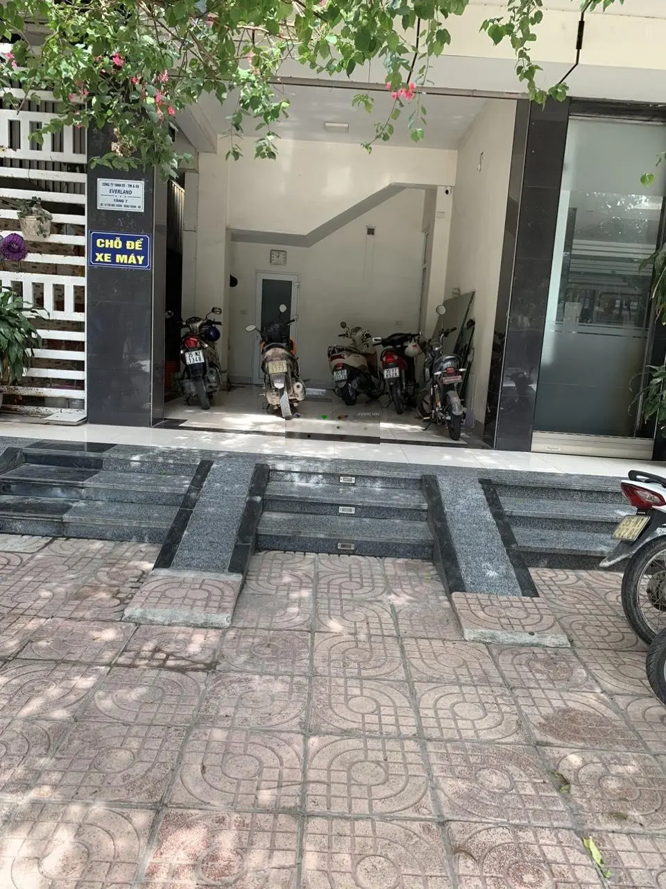 Bán khách sạn 16 Tôn Đức Thắng, P. Đông Thành - TP Ninh Binh - đang vận hành tốt