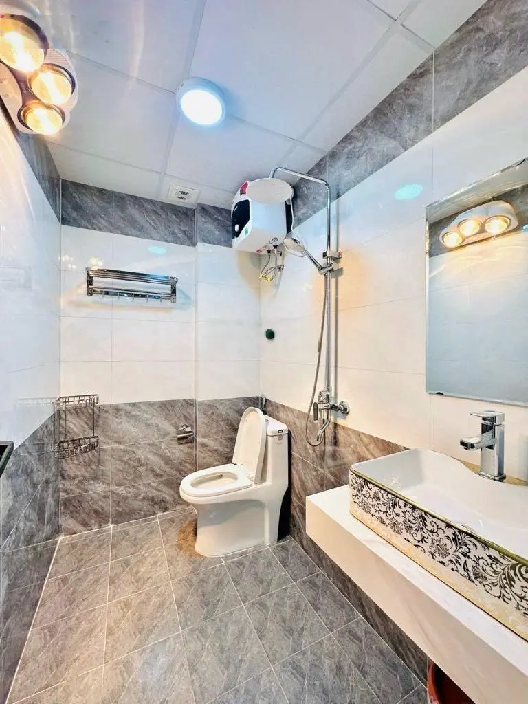 Bán nhà quận Hoàng Mai, xây mới, ô tô đỗ cổng, gần bãi gửi ô tô, 30m2x5T, nhỉnh 4 tỷ