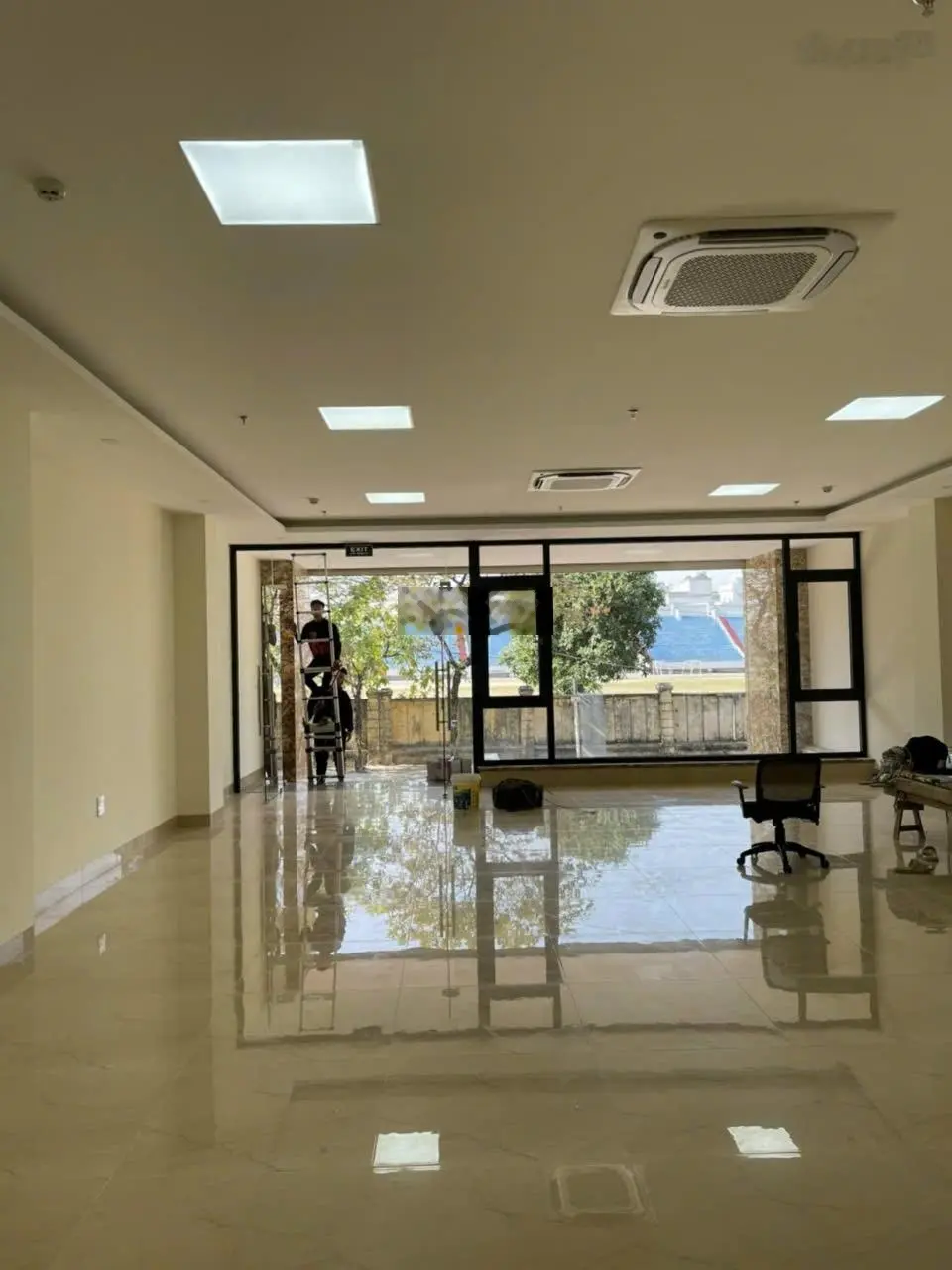 Bán tòa nhà Đức Diễn, Bắc Từ Liêm, 8 tầng, mặt tiền 8m. Vỉa hè rộng, có PCCC, có hoàn công trên sổ