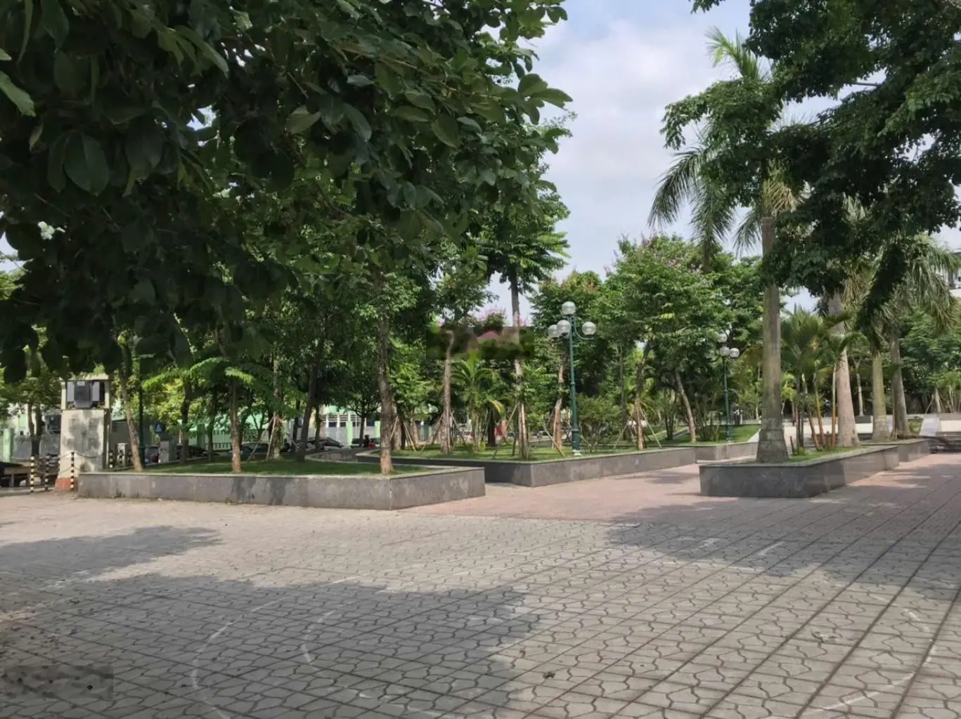 NHÀ LÔ GÓC GARA Ô TÔ THANG MÁY FULL NỘI THẤT Phố Ái Mộ, Long Biên 67m sử dụng 6.5