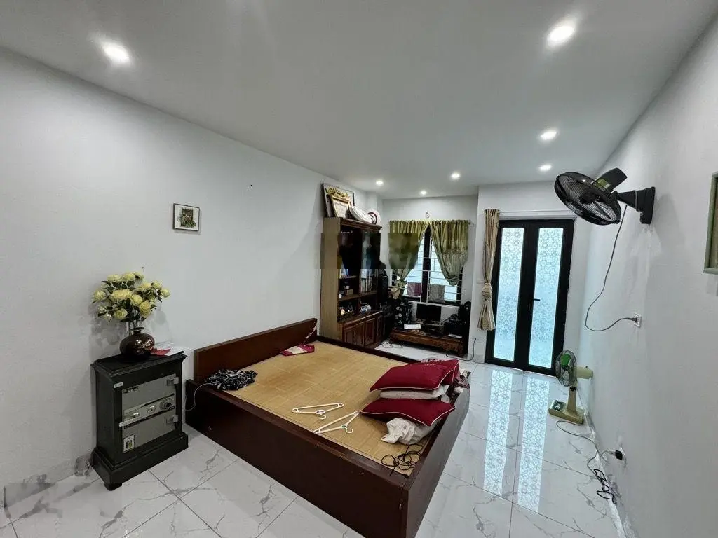 Nhà đẹp ở ngay, Bát Khối Cầu Thanh Trì, 50m2*4.5T, MT 4m, hơn 4 tỷ