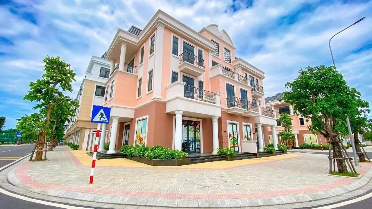 Bán Căn Biệt Thự Vincom Shophous 3 mặt Tiền 85m Đắc địa, vị trí Trung Tâm TP Đông Hà - Quảng Trị