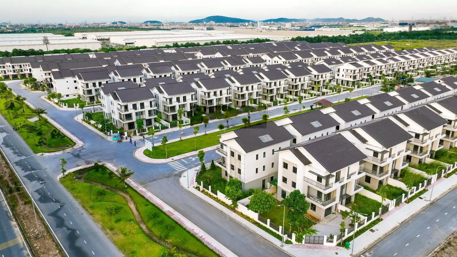 Biệt thự song lập góc 200m2, 11,8 tỷ. Rẻ nhất khu KCN VSIP Từ Sơn, ngay Vành Đai 3. LH 0865706187