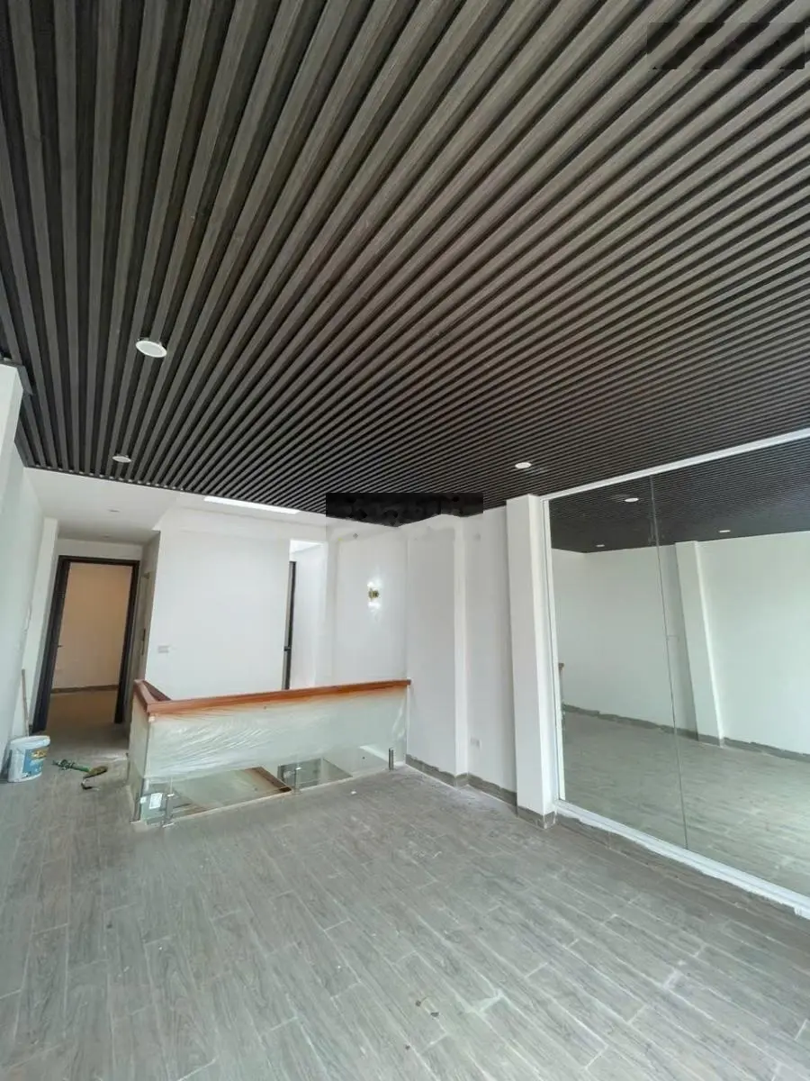 Bán nhà bồ đề , long biên 60m2 , 16,3ty mt4met ,thang máy, gara ôtô, 6 phòng ngủ.fun nội thất