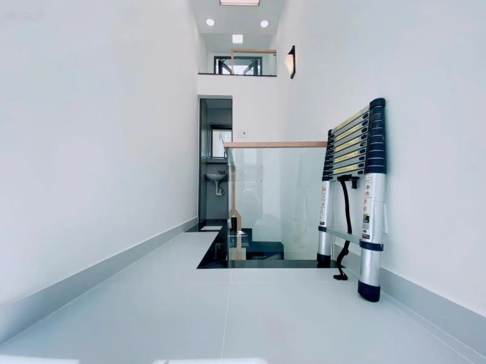 Bán nhà nhỏ phú nhuận dưới 2 tỷ huỳnh văn bánh dtsd 23m2 3 tầng hcđ