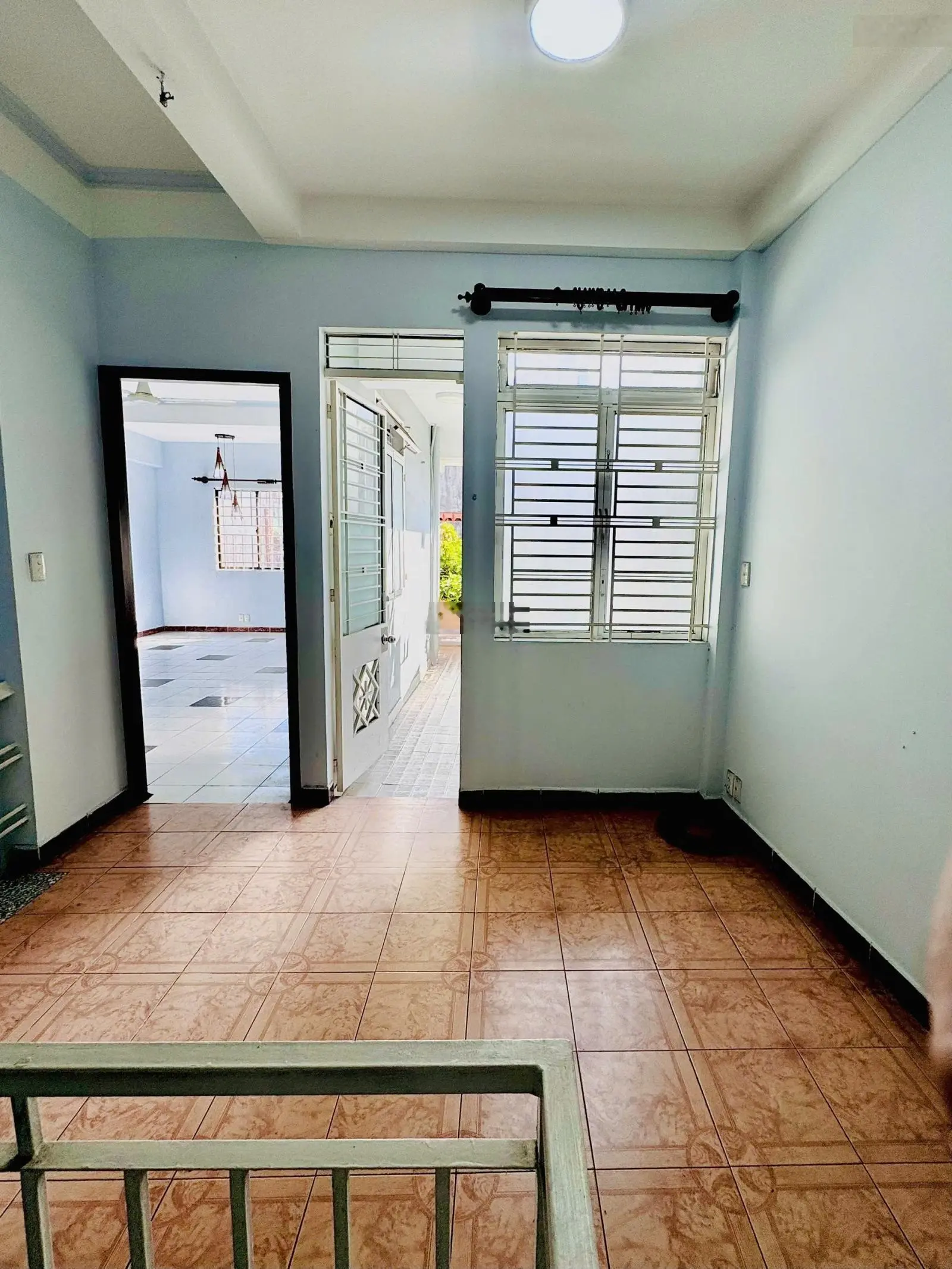 Lê quang định hẻm 1 sẹc dt 74m vuông 3 tầng lầu giá rẻ 3 phòng ngủ lớn LH 0906389979
