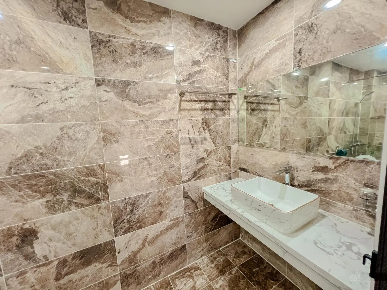 Bán gấp nhà Linh Đàm trước nhà ô tô tránh dừng đỗ, Ba bước ra Hồ Linh Đàm: 55m2*5 tầng Giá nhỉnh 11