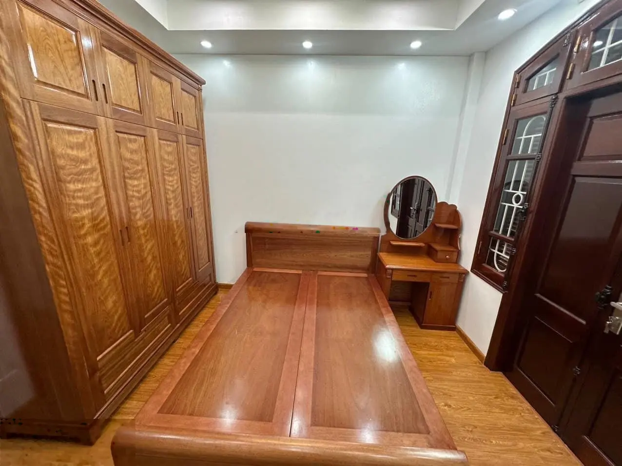Bán nhà ngõ 86 Tô Vĩnh Diện Thanh Xuân ngõ thông ô tô vào nhà tặng nội thất 40m2 x 5 tầng 9.9 tỷ