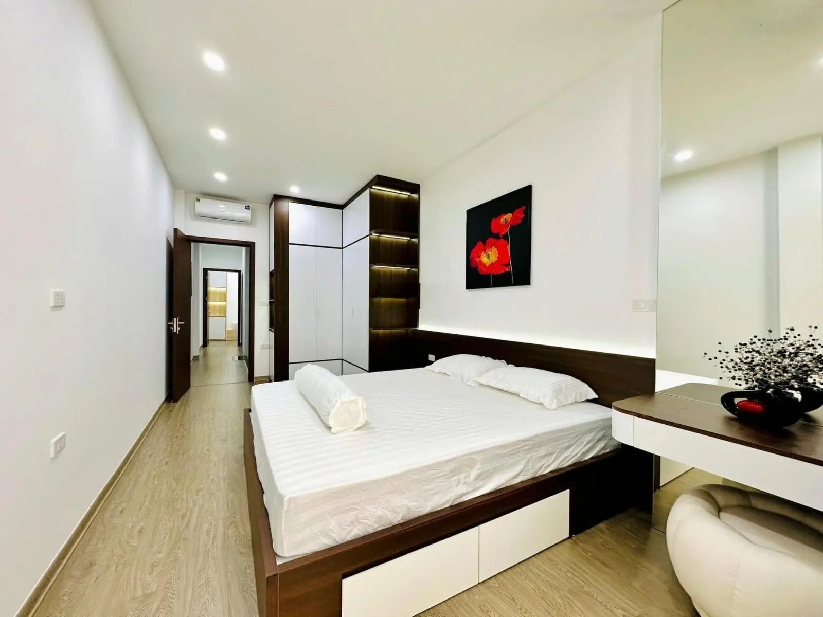 Bán Nhà Đống Đa Tây Sơn ngõ rộng thông thoáng Nhà Mới đẹp có Thang Máy oto đỗ cửa DT 52m Giá17,5 tỷ
