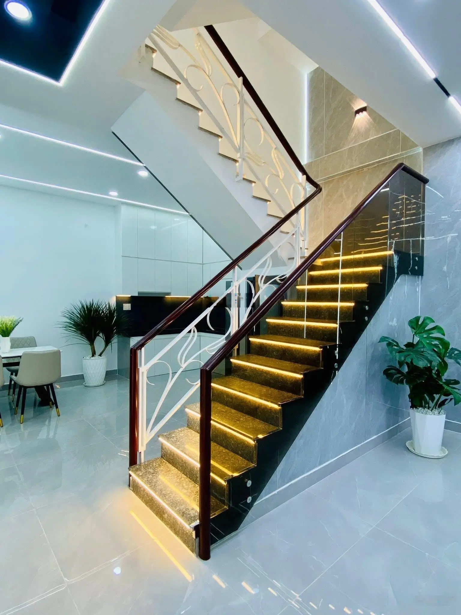 Chủ đi định cư bán gấp nhà Phạm Đình Toái - Q3, gần bệnh viện Da Liễu. 76m2 đang cho thuê 24 tr/th