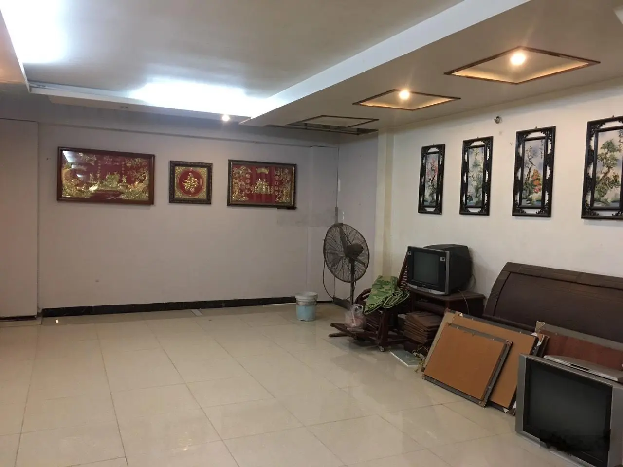 Mặt phố Thạch Bàn ô tô tránh - kinh doanh đỉnh 98 m2 4 tầng 22 tỷ