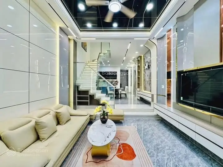 Bán ngộp nhà Hồ Thị Kỷ, P1, Q10, DT 65,7m2, giá 2 tỷ 410tr, HĐT 20tr/ tháng. sổ hồng riêng.