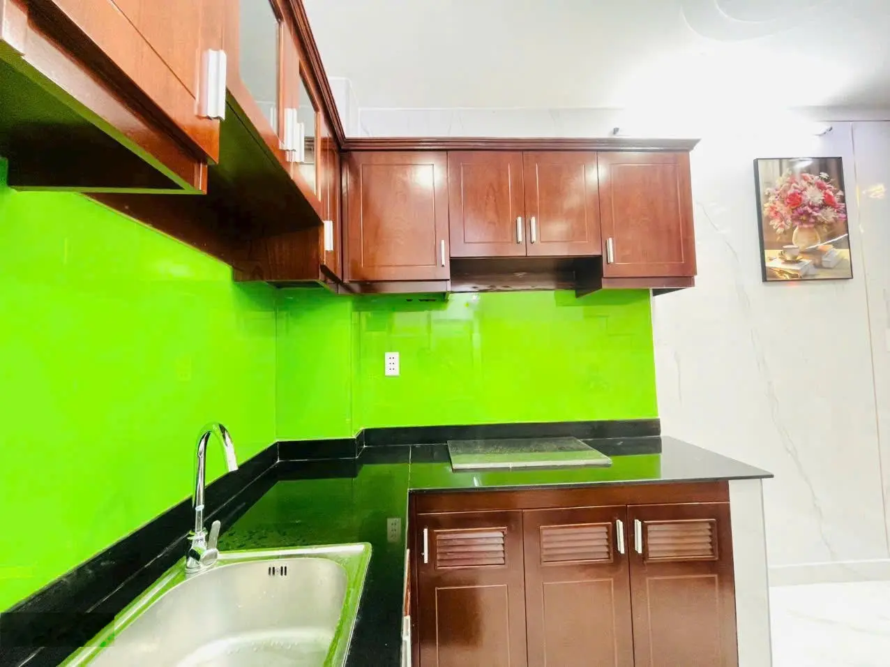 Bán nhà đúc 2 lầu hẻm xe tải thông, gần chợ Hạnh Thông Tây, trung tâm Gò Vấp, giá 3,79 tỷ