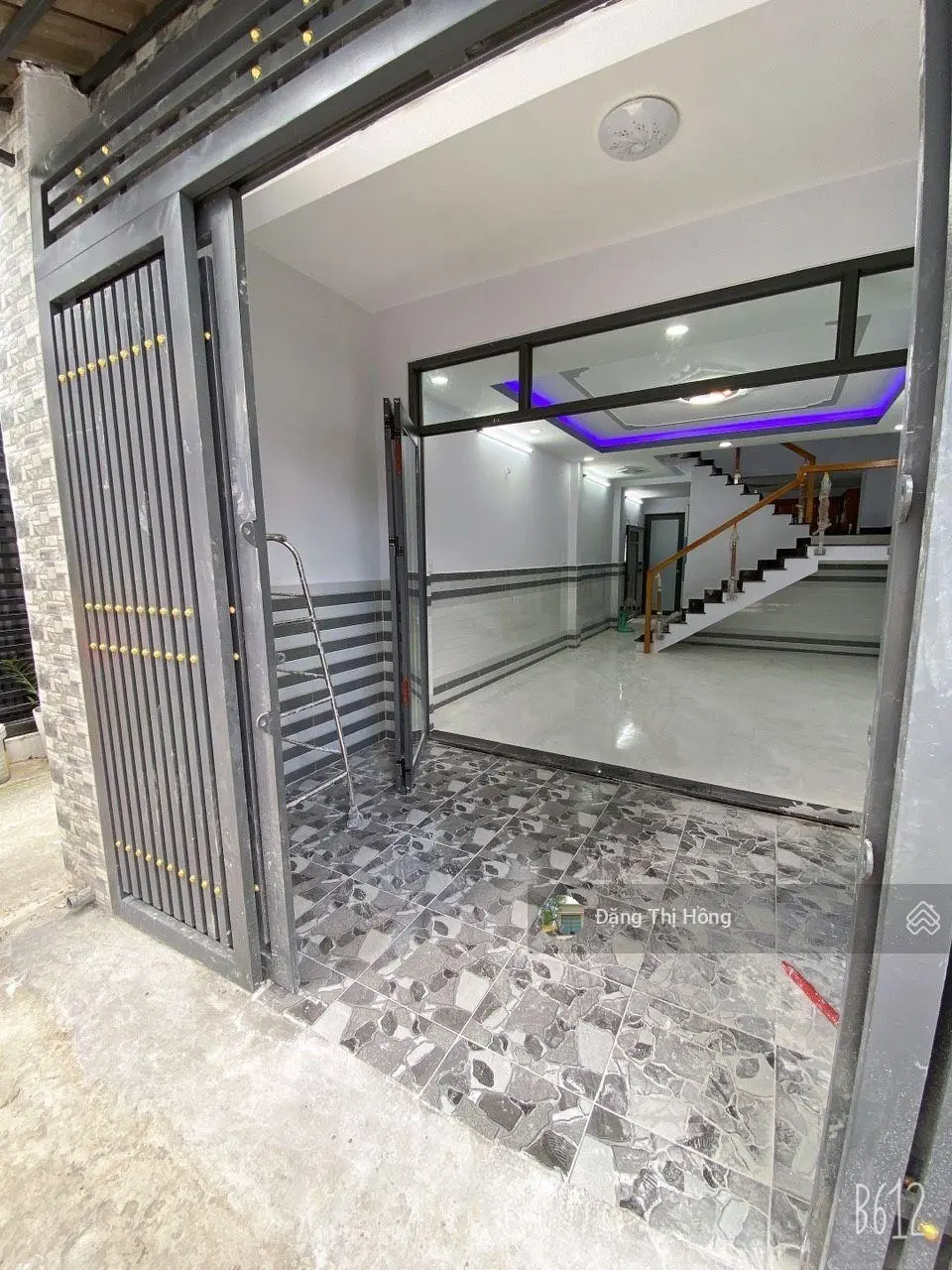 Bán nhanh nhà Đặng Thúc Vịnh ngay Coopmart Hóc Môn,71m2 giao Tô Ký đang cho thuê 7tr/th sổ sẵn