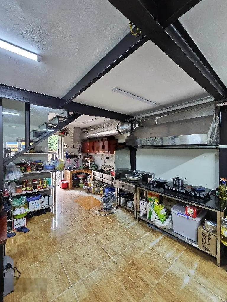 Chính chủ bán nhà hai tầng mặt phố Ngô gia tự DT 82m2 , MT 4.5m , hai mặt tiền, kinh doanh, vỉa hè