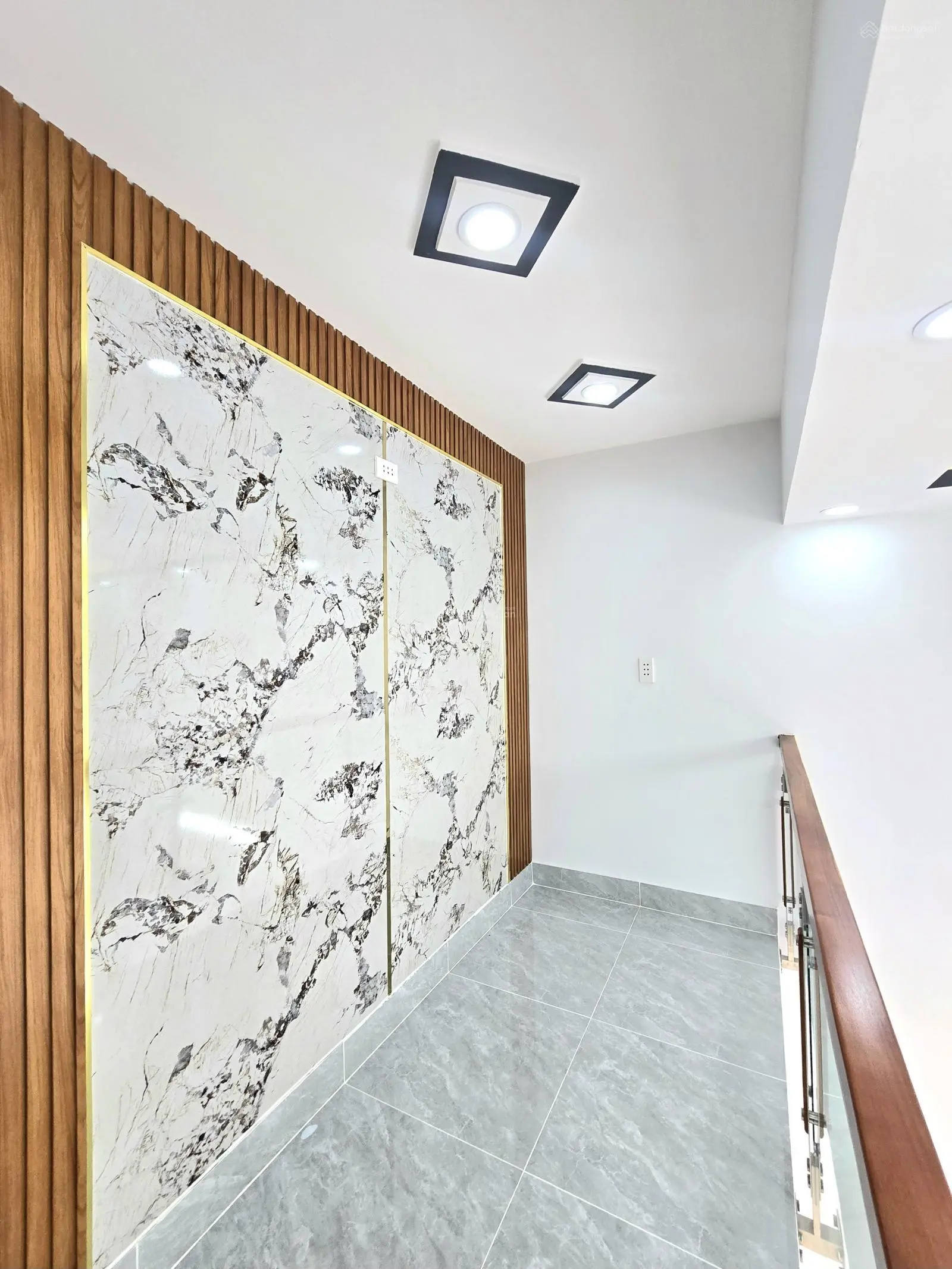Nhà Xây Dựng Mới 100% - Còn Thơm Mùi Nước Sơn..!