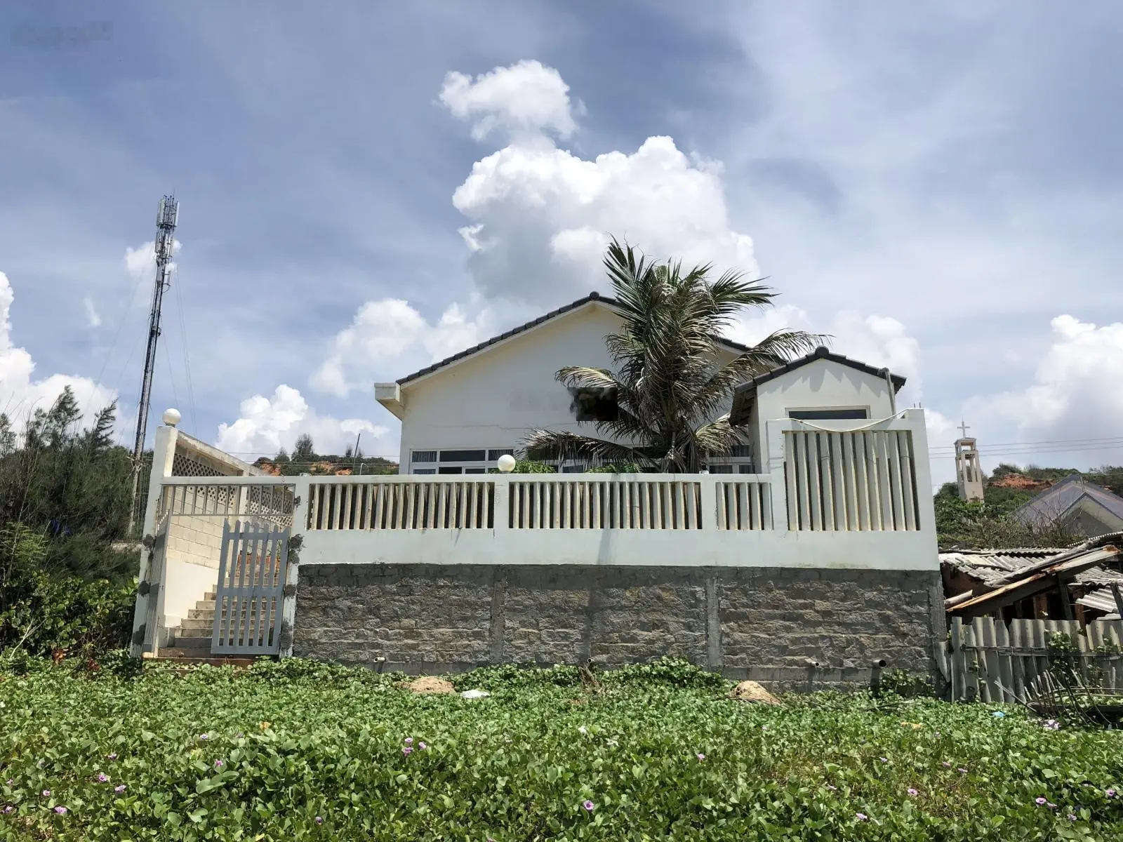 Bán nhà biệt thự Đơn Lập Mặt Tiền Biển - Sổ Hồng Lâu Dài - View Đẹp Hiếm Có, cách Novaworld 3 km