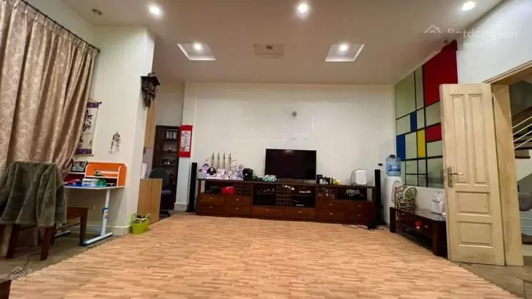 Bán nhà phố víp Đê La Thành-Đống Đa kinh doanh đỉnh,oto tránh,ngõ thông 70m2/4T/5.5mMT 12 tỷ cóTL