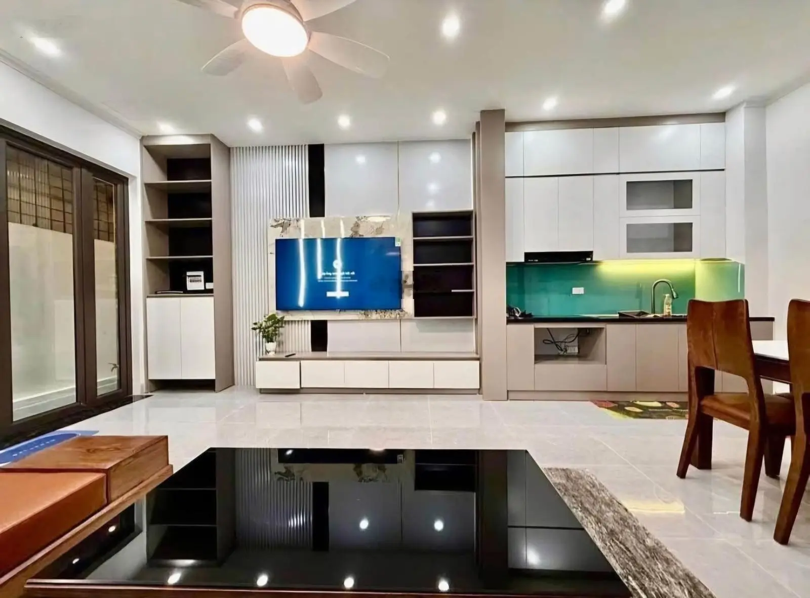 Bán nhà Sau Phong Dê Ngoại Giao Đoàn - 38m - 5 tầng mới - sẵn nội thất - hơn 6 tỷ - Lh 0971555096