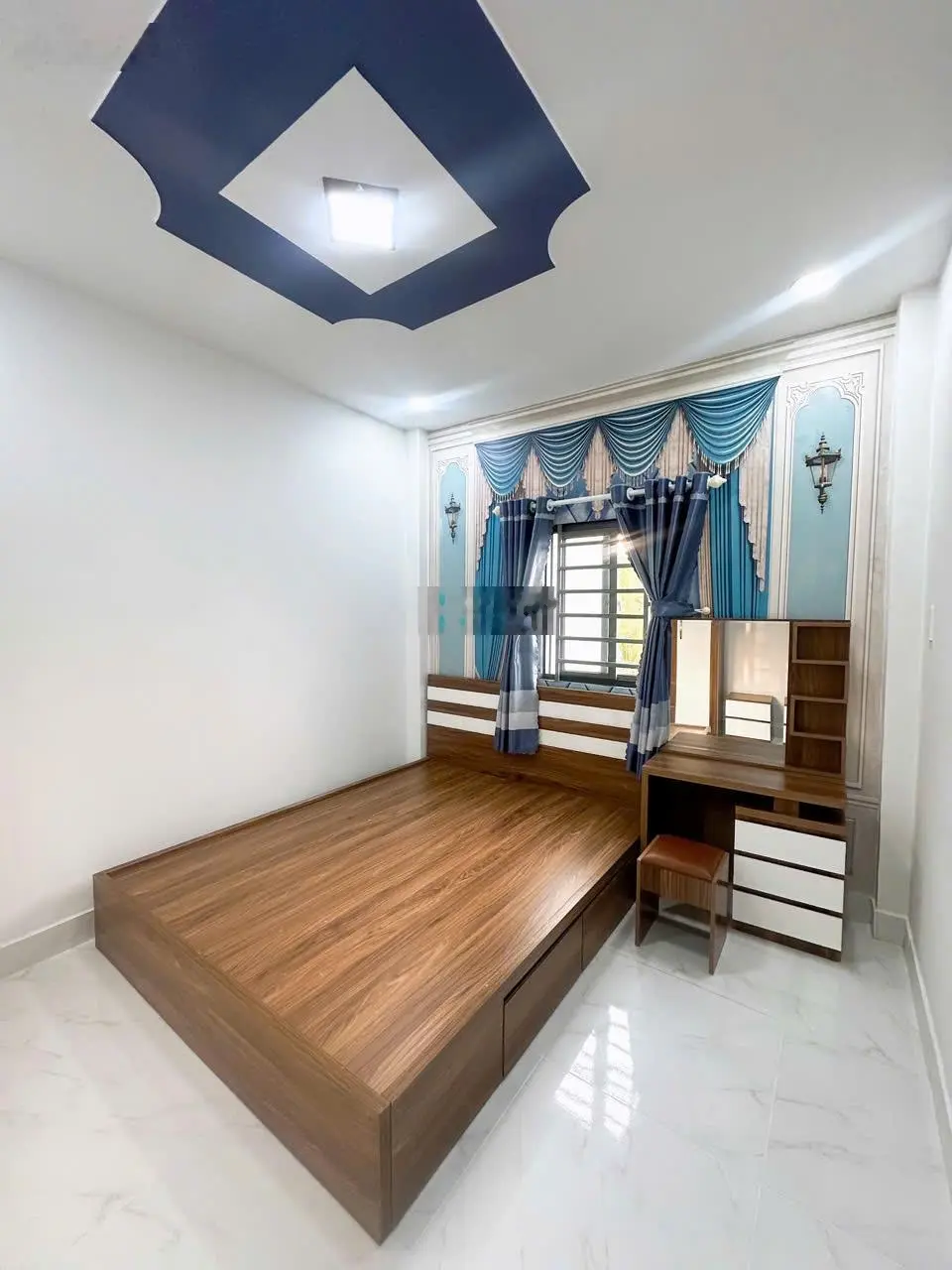 Nhà 1 trệt 2 lầu TT. Cần Giuộc cách QL50 chỉ 50m giá rẻ. Dt 4x14 SHR ODT tặng nội thất giá 1 tỷ 850