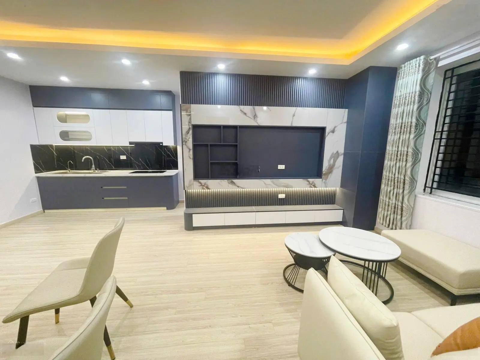 Nhượng lại căn hộ chung cư CT5 Mỹ Đình 1 DT 92m2 3 ngủ 2 vệ sinh giá 4,6 tỷ LH 0369 736 *** Mr Quân