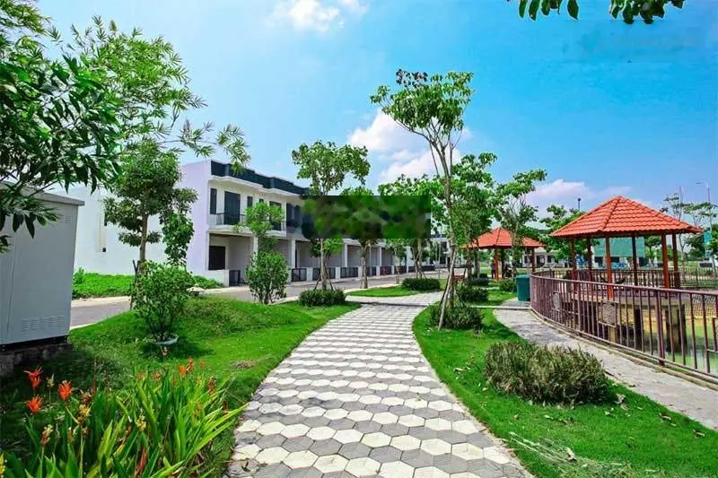 Chủ ngộp lãi ngân hàng, cần thanh lý gấp lô đất 80m2 đối diện công viên, giá 780tr, sang tên ngay