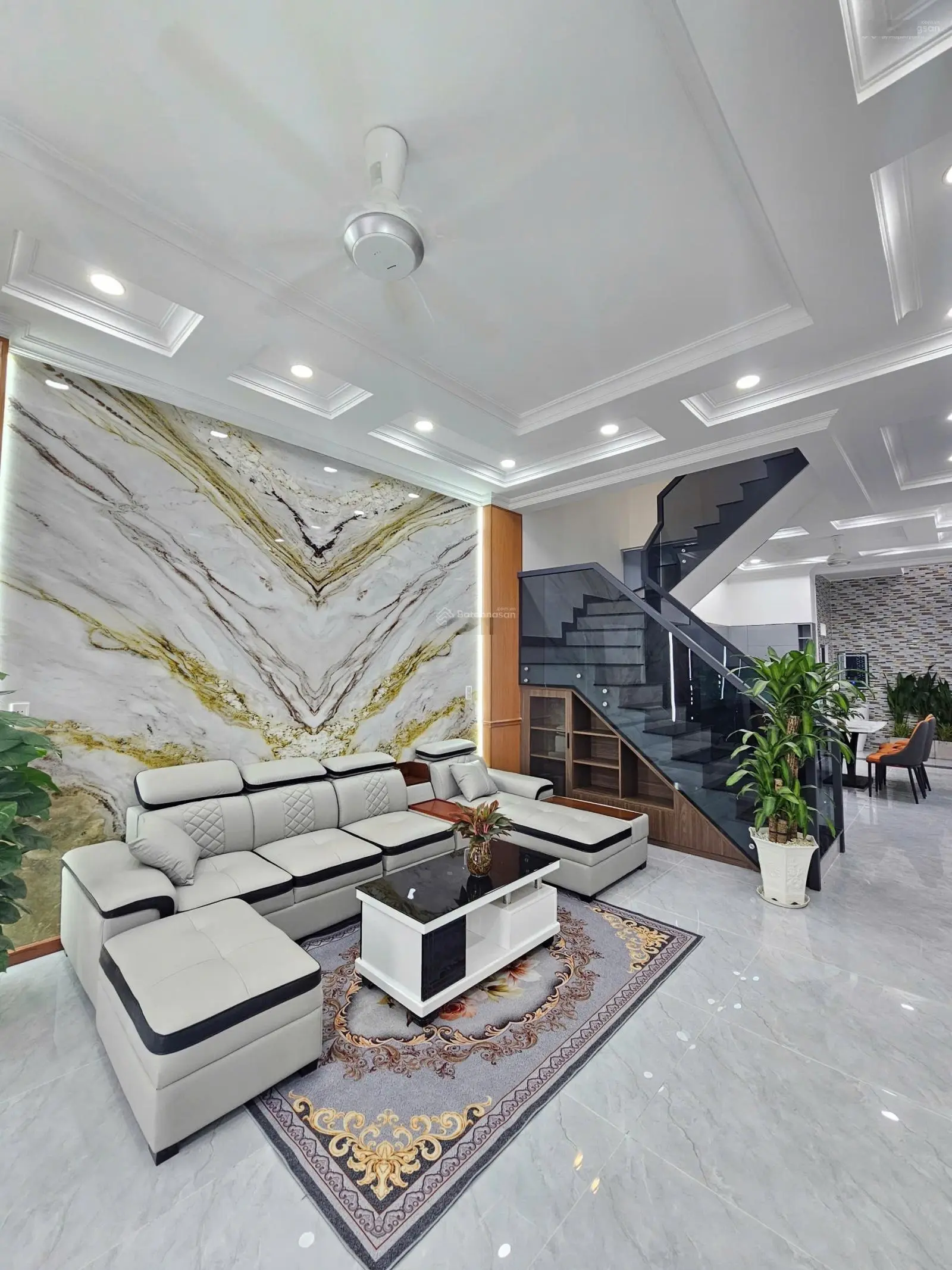 Nhà gần Sài Gòn: 4tỷ800 - 72m2 nhà 1 trệt 2 lầu hoàn công KDC đẹp cạnh KCN Vsip 1 TP. Thuận An