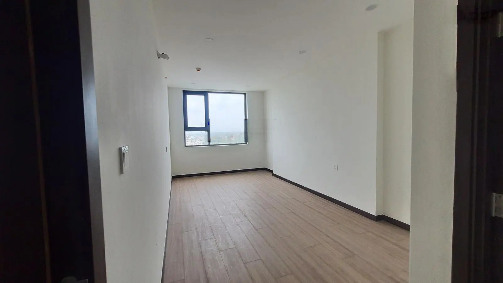 Căn hộ C Sky view tầng trung view Sài gòn 2PN 80m2 giá 2 tỷ 100. Sổ sẵn công chứng sang tên ngay