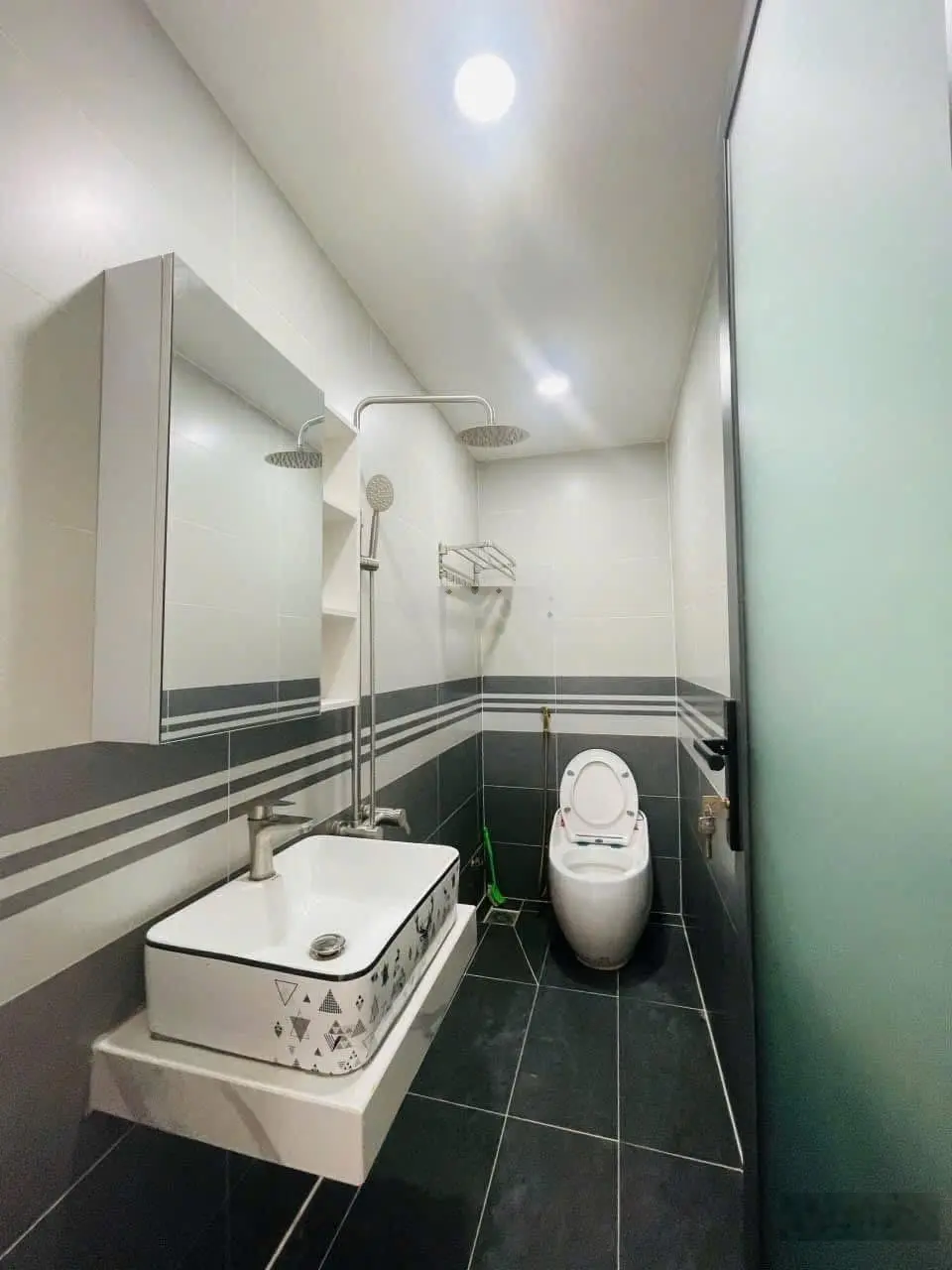 Bán nhà Mặt Tiền hẻm 8m Kinh doanh 256/29A Phan Huy Ích P12 3 tầng (4x13m)