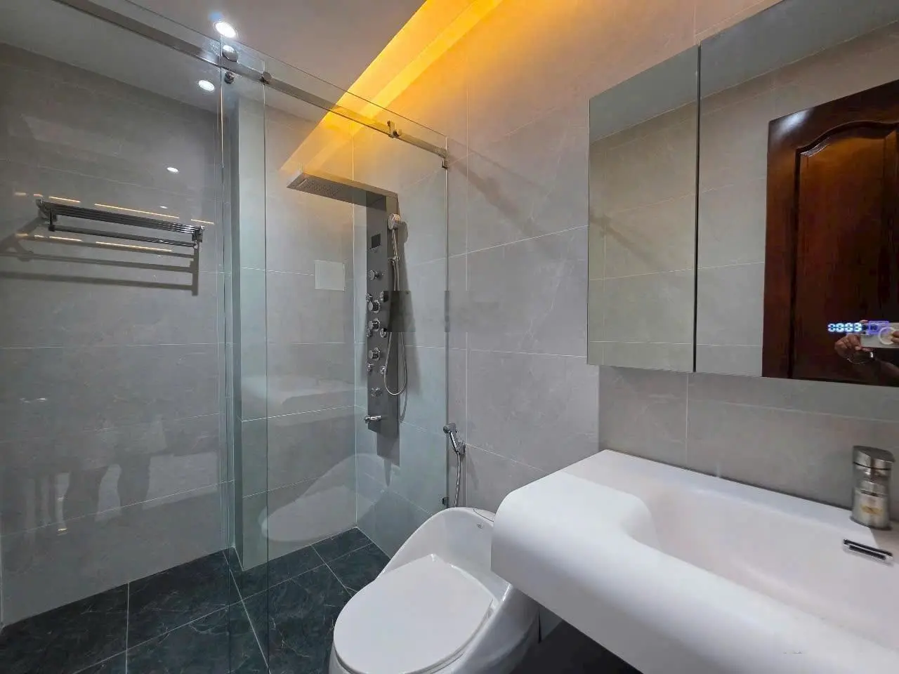 [16 tỷ TL] nhà đẹp 5x19,5m mới xây 04 tầng mặt tiền đường 12m khu dân cư Tân Thành Lập, Phú Mỹ, Q7.