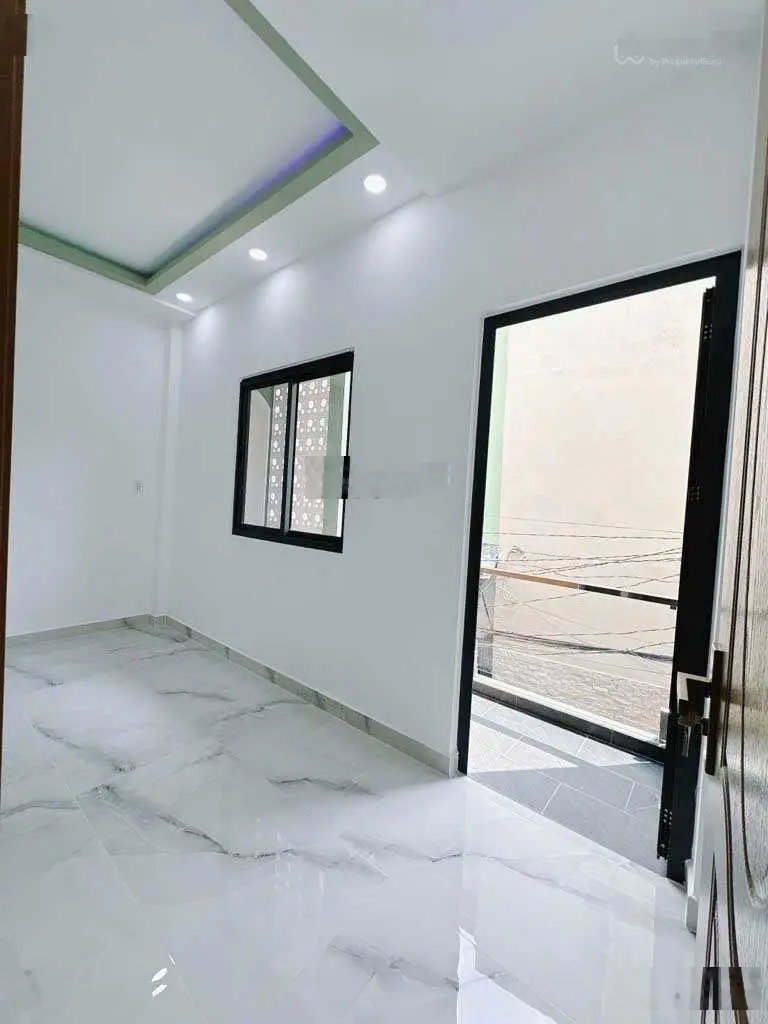 Nhà lung linh 3 tầng - 35,7 m2 (5,7 x 5,4) - Tôn Đản. 5,3 tỷ
