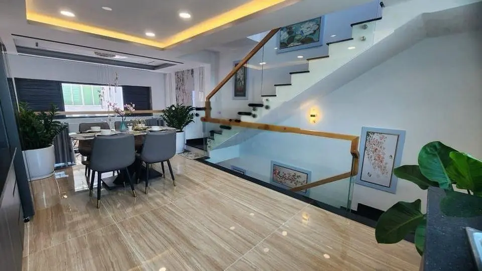Nhà chính chủ cần bán ngay MT Nguyễn Thị Hương DT 60m2 giá 1 tỉ 762 đang sẵn bộ nội thất