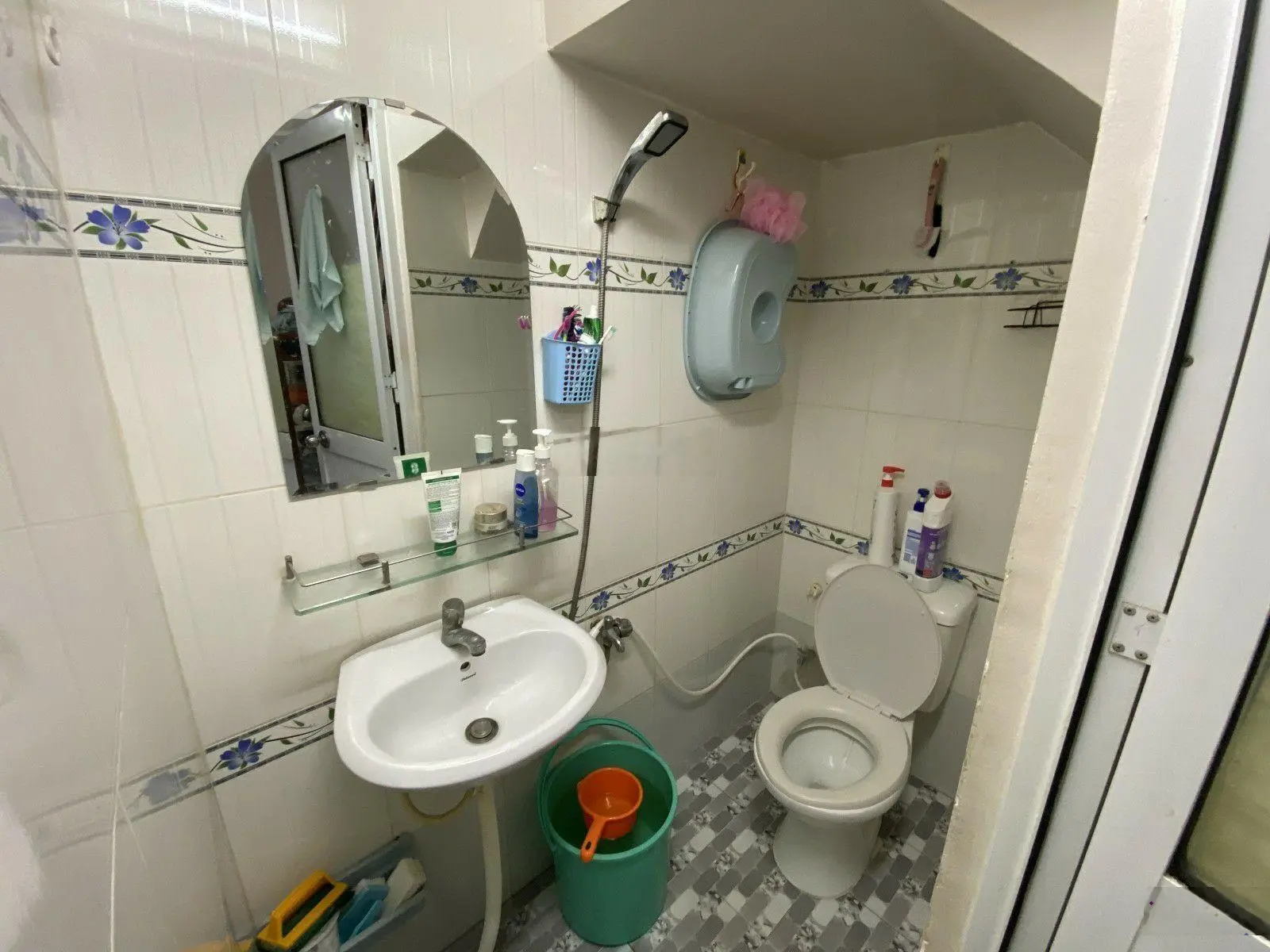 Nhà mới cứng - hẻm 4m - DT 38m2 - 1 trệt 1 lầu