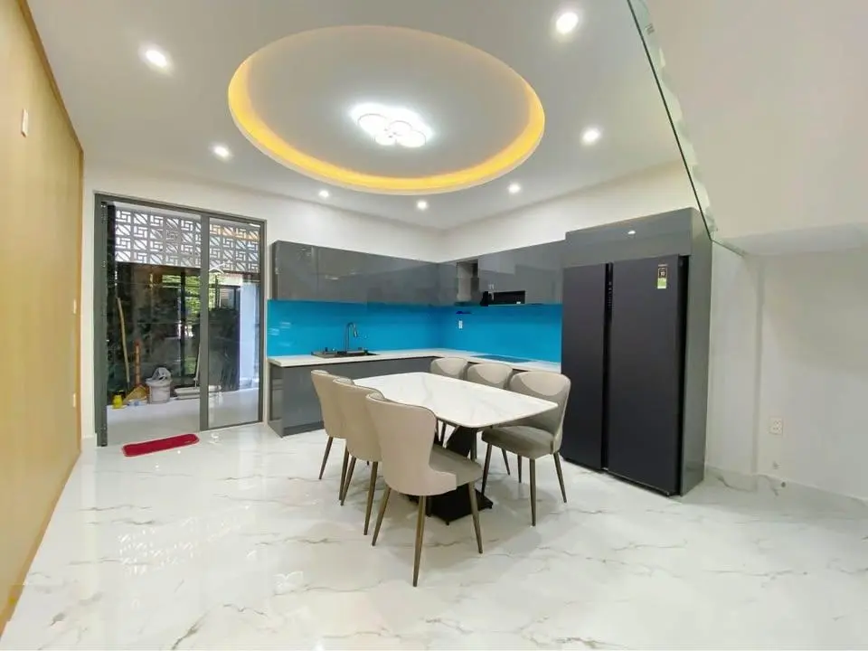 Nhà mới thông ra đường CMT8, đường Nguyễn Hiền, Quận 3. Giá 3,860 tỷ, 60m2. Có hợp đồng thuê 12tr